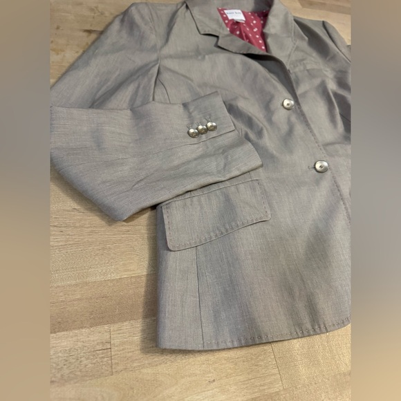 Kate Hill Women's Beige Blazer with Polka Dot Lining - Picture 2 of 13